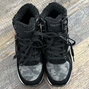 NWT- Tretorn woman’s “lily” hi-top sneaker/boot, size 7 1/2, black/camo print